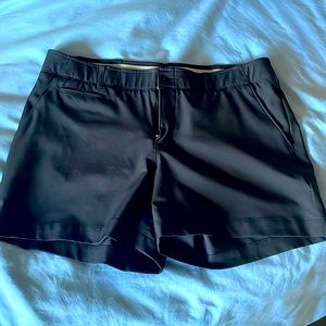 Women’s size 10 golf shorts, under armor